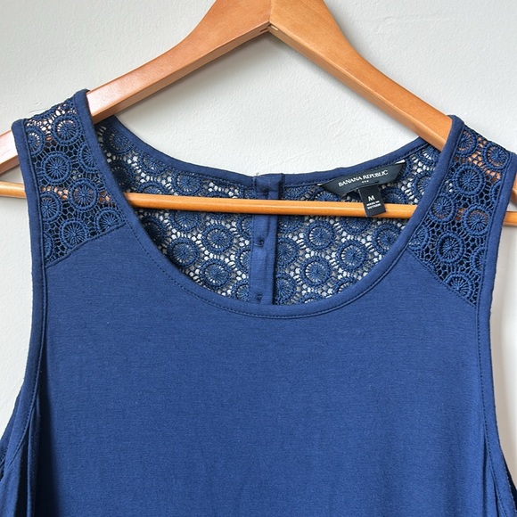 BANANA REPUBLIC FACTORY navy blue tank with macrame detail size M - Picture 3 of 6